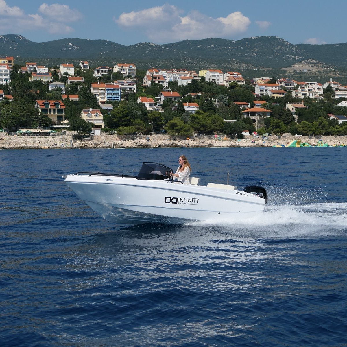 Infinity 575 MC