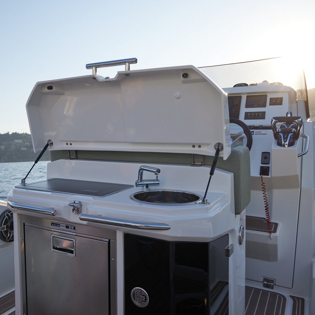 Joker Clubman 32 Pantry