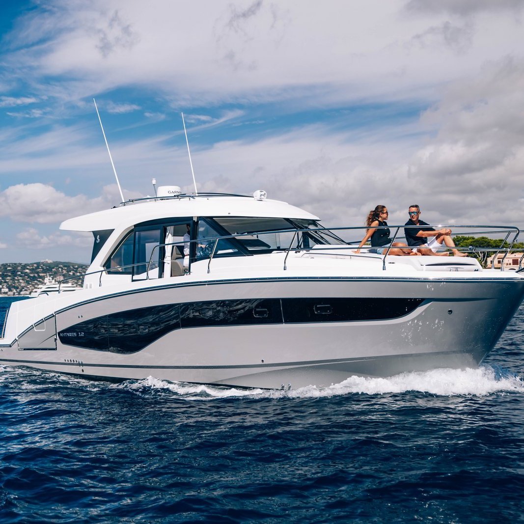 Antares 12 Coupe 