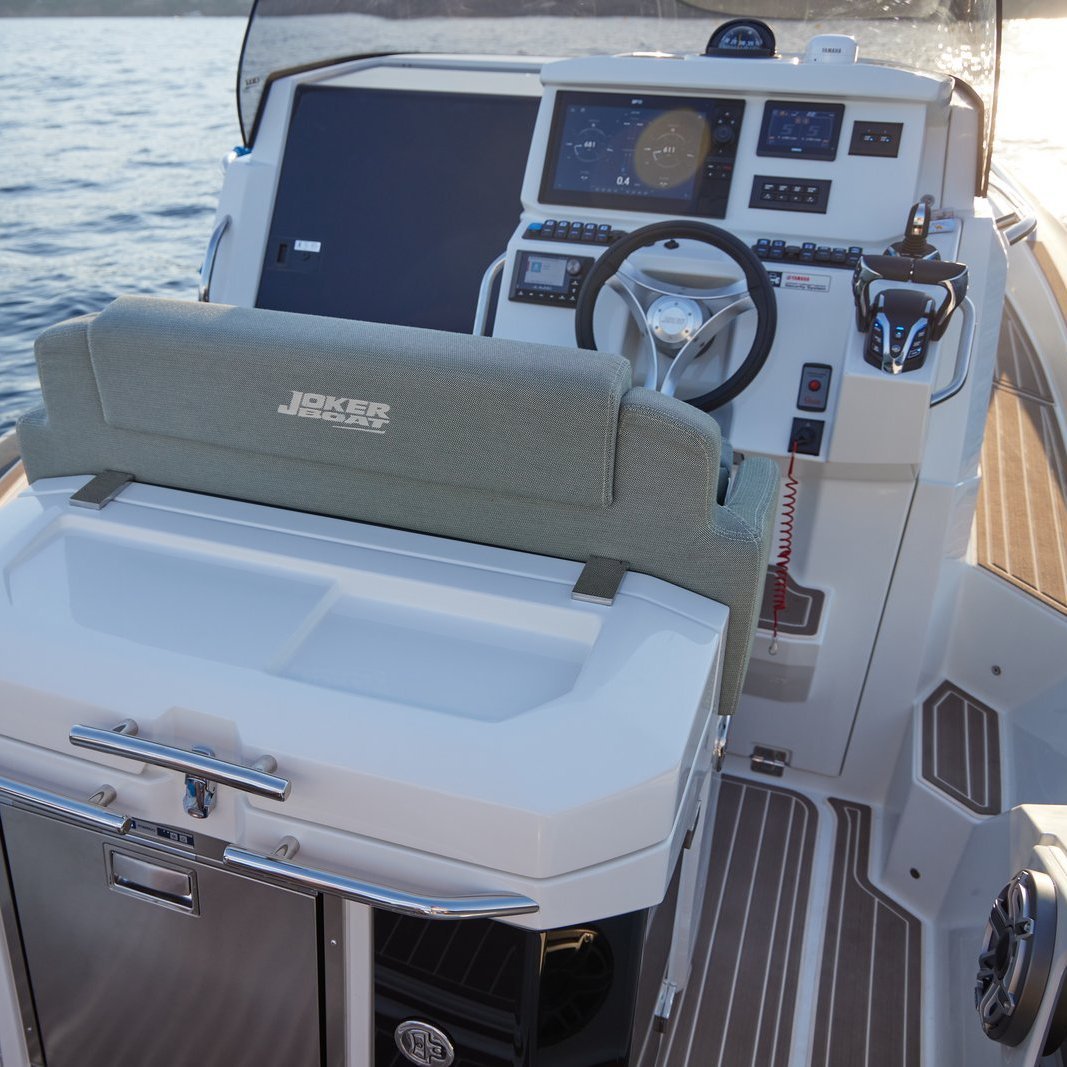 Joker Clubman 32 Steuerstand