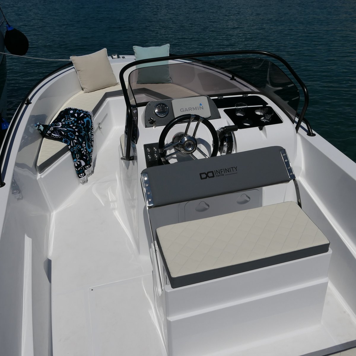 Infinity 575 Steuersitzbank